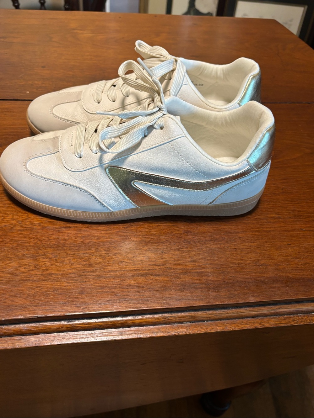 Dolce Vita Women’s Retro Fashion Sneakers White /Gold Size 9 - Picture 4 of 11